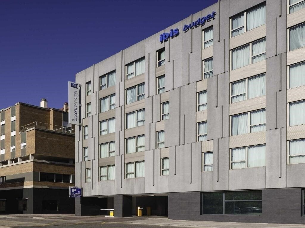 Готель Ibis Budget Malaga Centro 2*