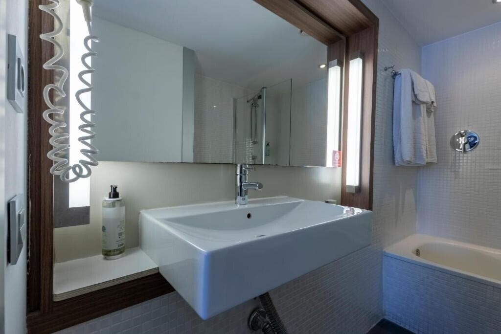 Фотографія Travelodge Malaga Aeropuerto 3*