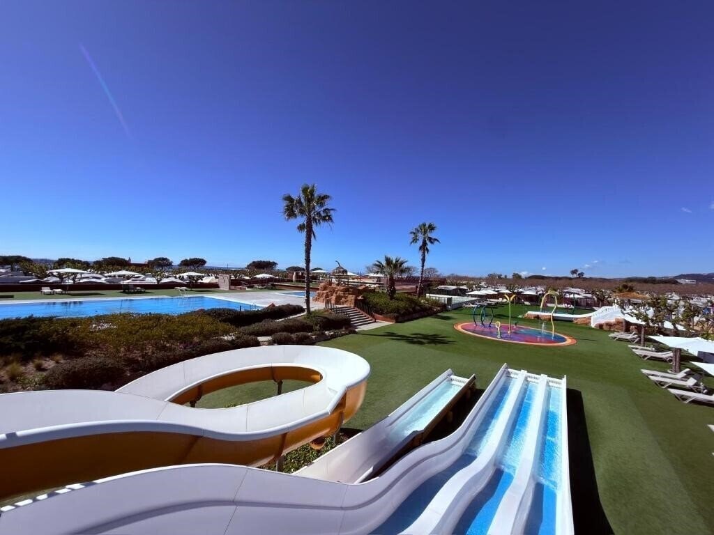 Отель Camping Resort Els Pins 2*