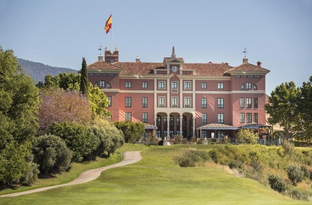 Отель Anantara Villa Padierna Palace 5*