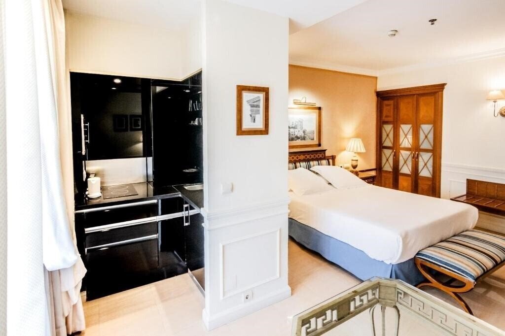 Картинка Apartamentos Guadalpin Suites 3*