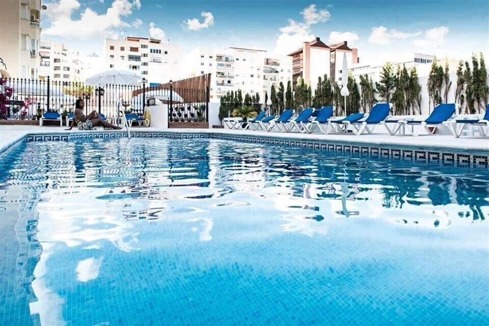 Готель El Faro Marbella 3*