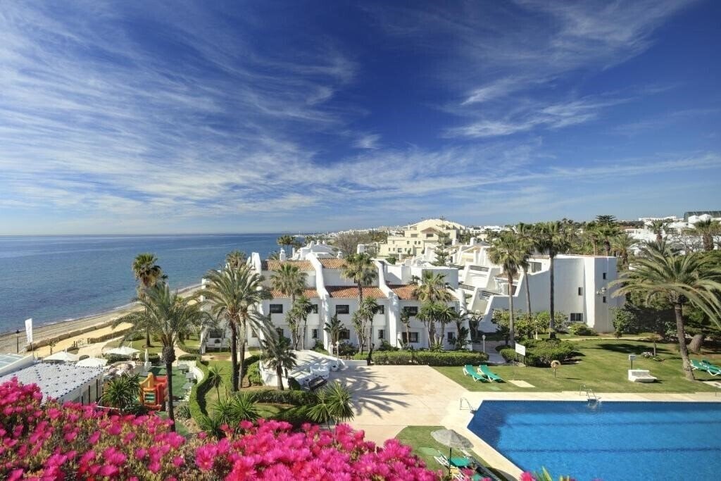 Фото Coral Beach Aparthotel 4*