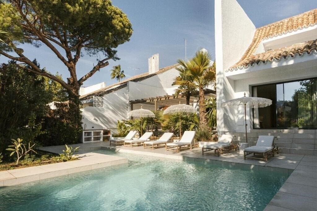 Отель Anfitrion Villas & Suites 4*
