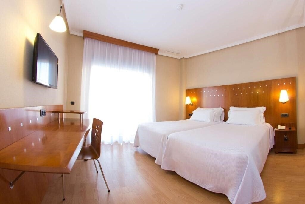 Готель NH San Pedro 3*