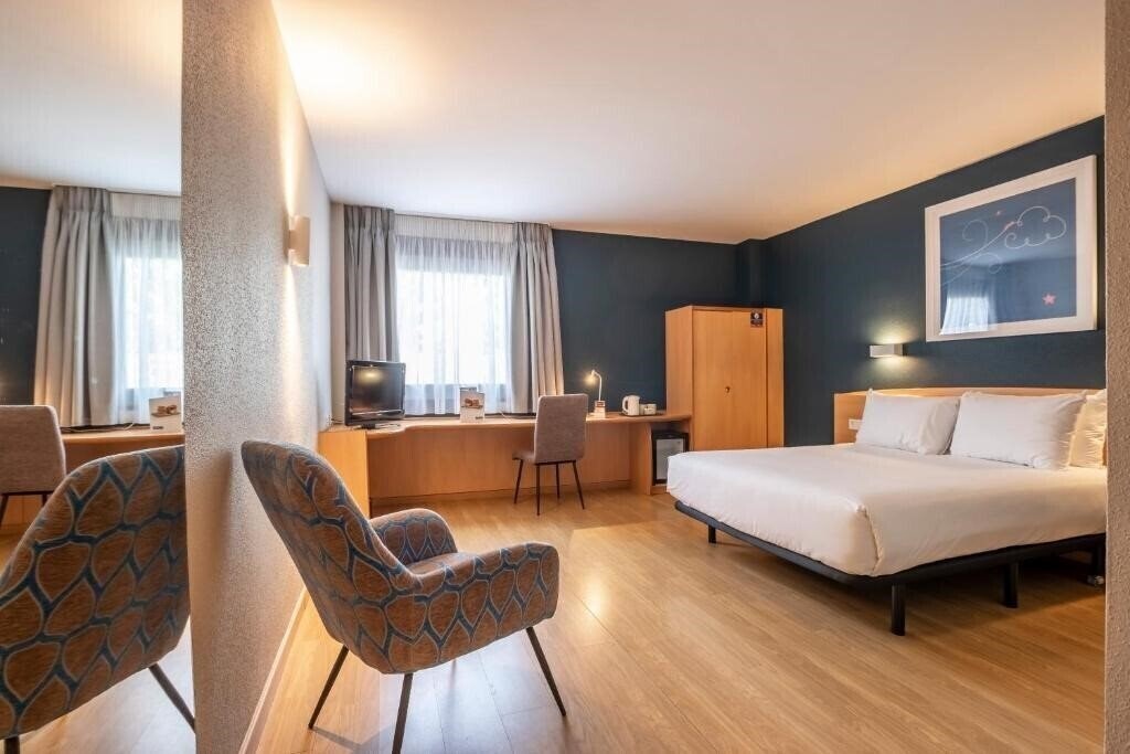 Фото Travelodge Murcia (ex. Campanile Murcia) 2*