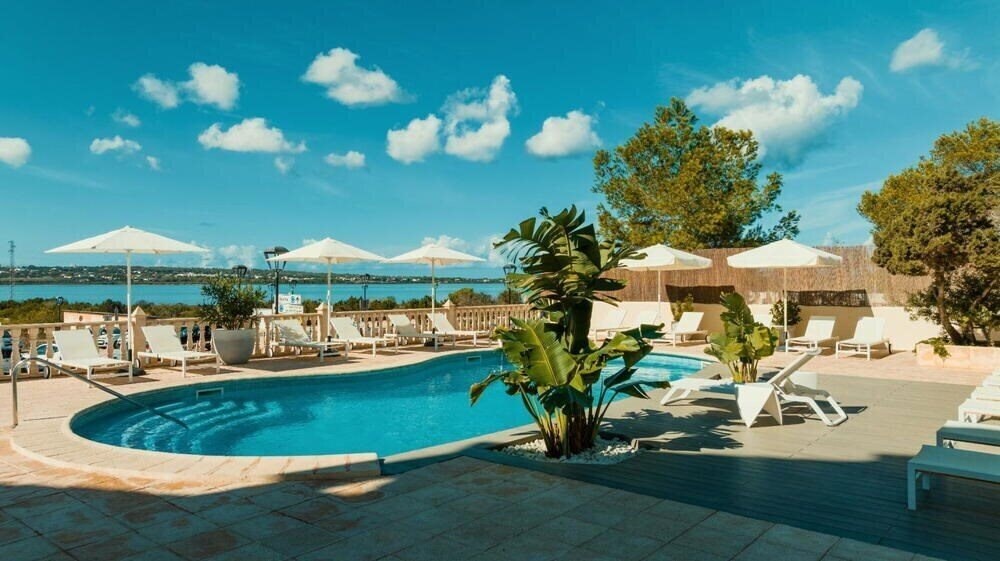 Отель Paya Suites 2*