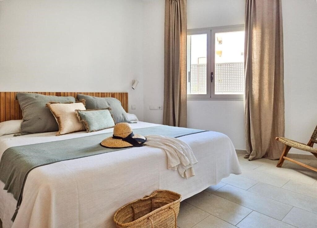 Отель Proa Apartaments Es Pujols 4*