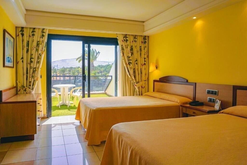 Фотографія SBH Crystal Beach Hotel & Suites 4*