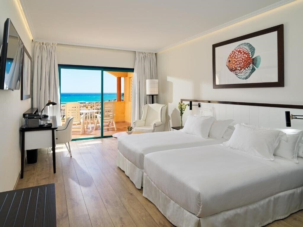 Изображение H10 Playa Esmeralda 4*