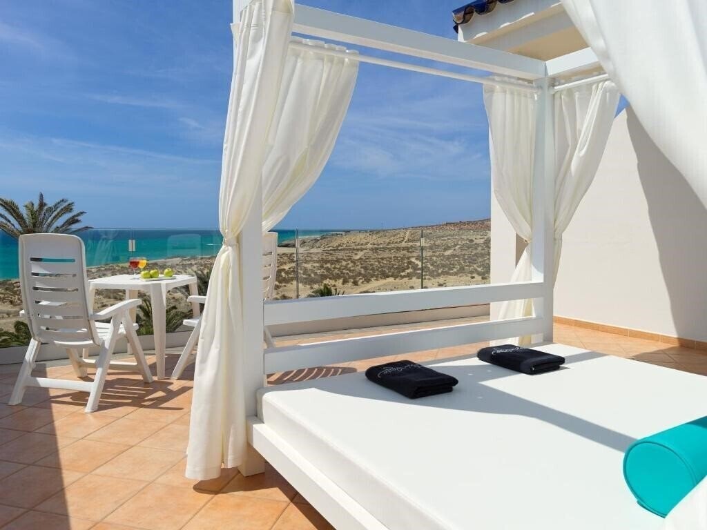 Картинка H10 Playa Esmeralda 4*