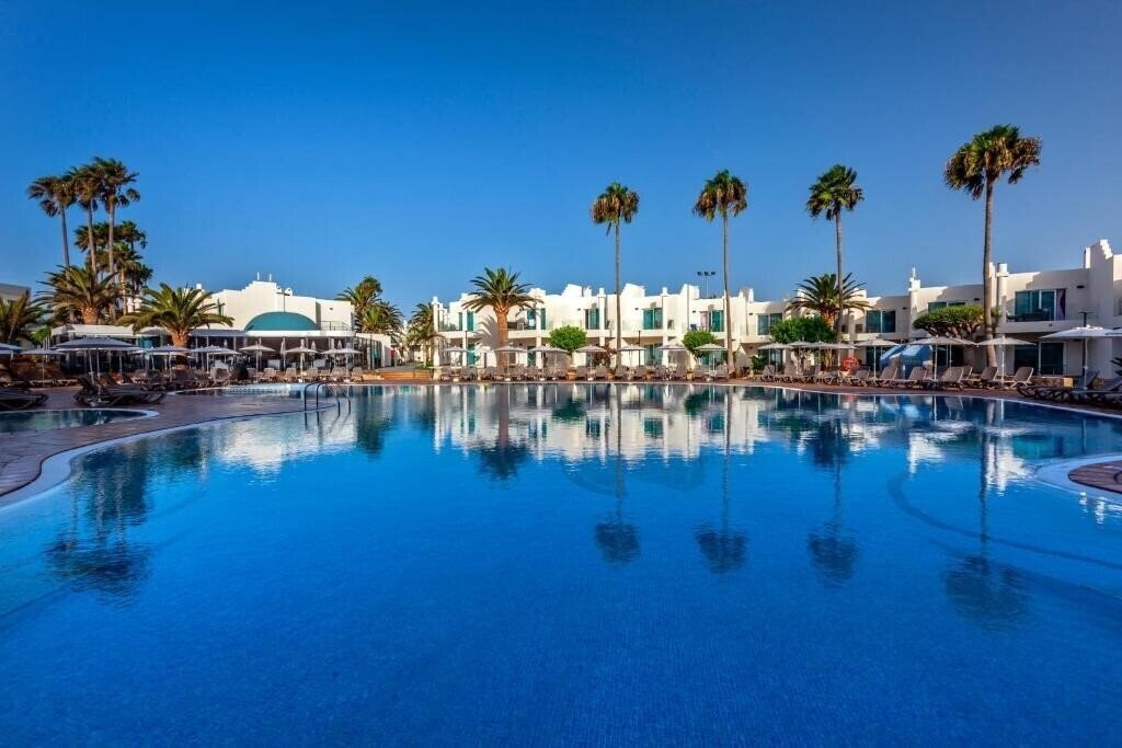 Отель Barcelo Corralejo Sands 4*