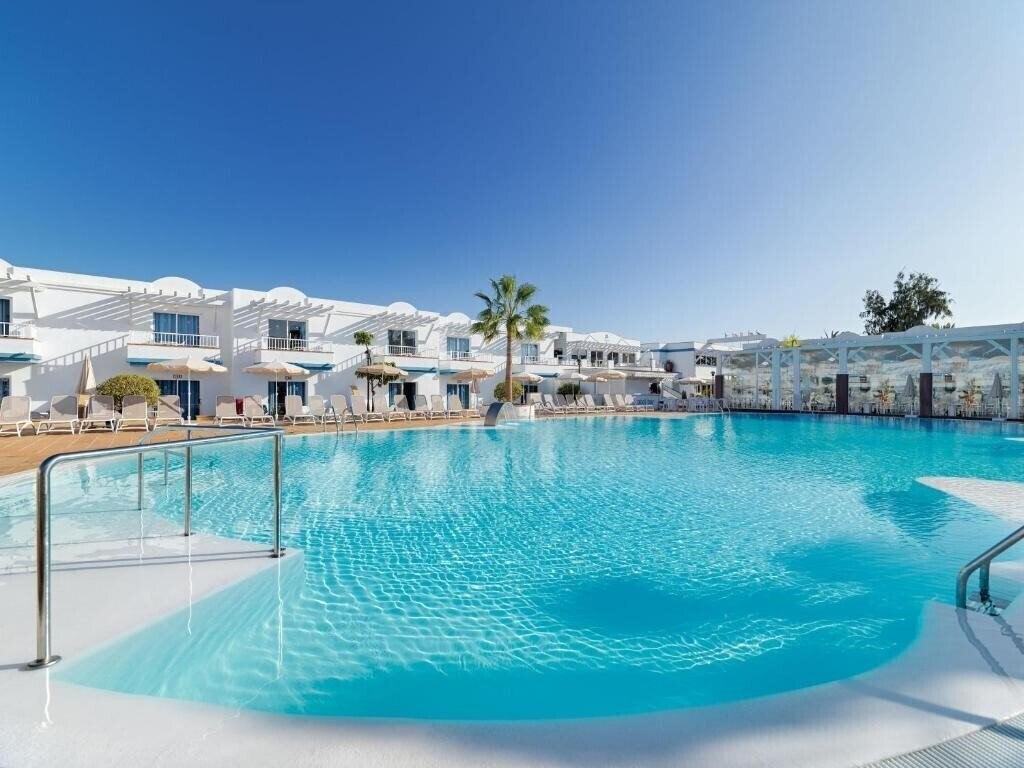 Отель Arena Beach Apts 3*