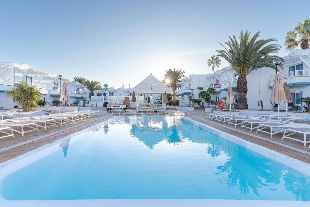 Фото Arena Beach Apts 3*