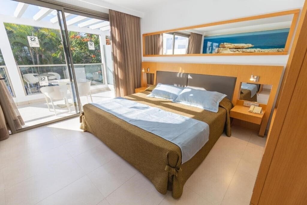 Фотографія R2 Bahia Playa Design 4*