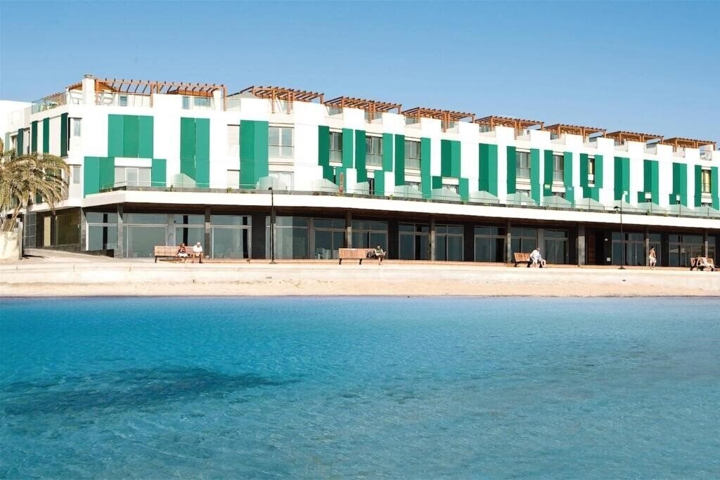 Отель LIVVO Corralejo Beach 4*
