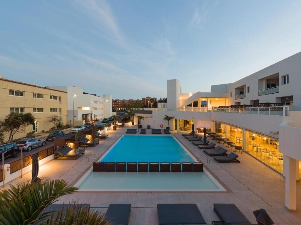 Готель R2 Higos Beach Apartments 4*