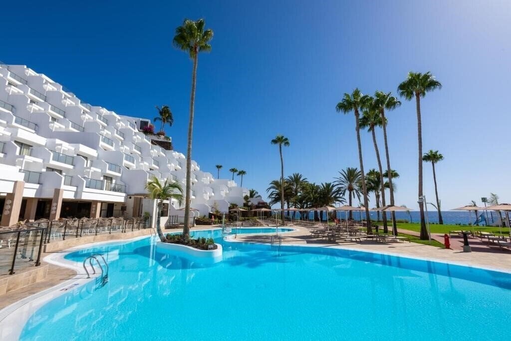 Отель Hotel Riu Calypso - Adults Only 3*