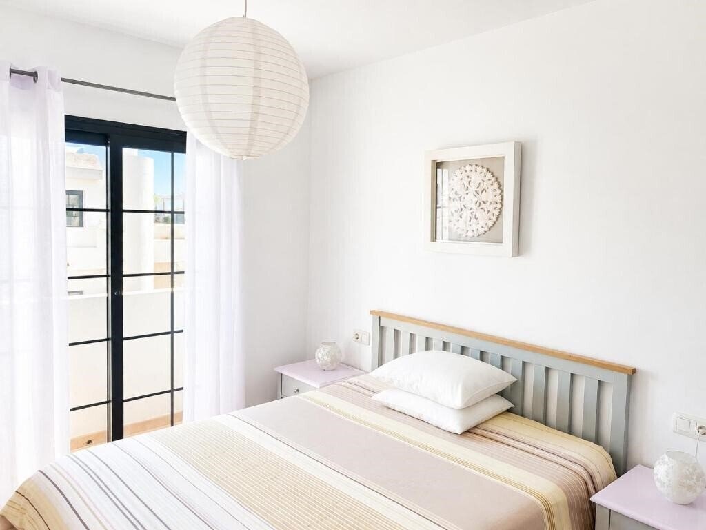 Отель Surfers Retreat Hostel - Adults Only 2*
