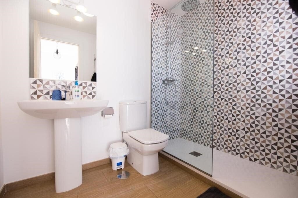 Фото Surfers Retreat Hostel - Adults Only 2*