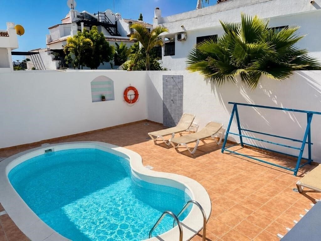 Фотография Surfers Retreat Hostel - Adults Only 2*