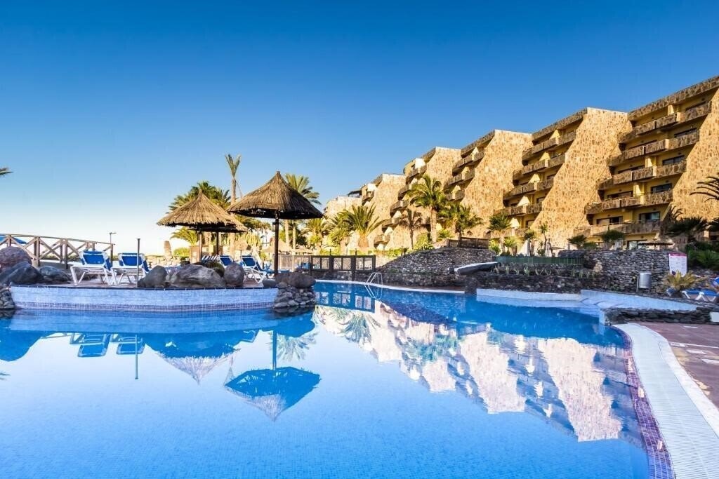 Готель Bluebay Beach Club 4*