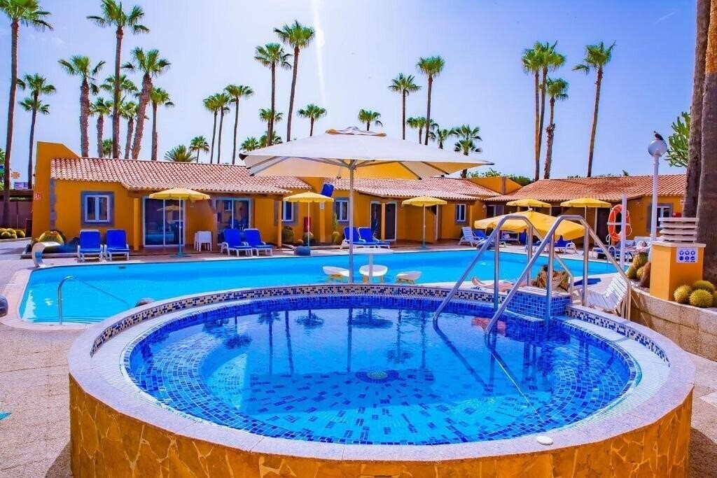 Готель Los Almendros - Bungalows 3*