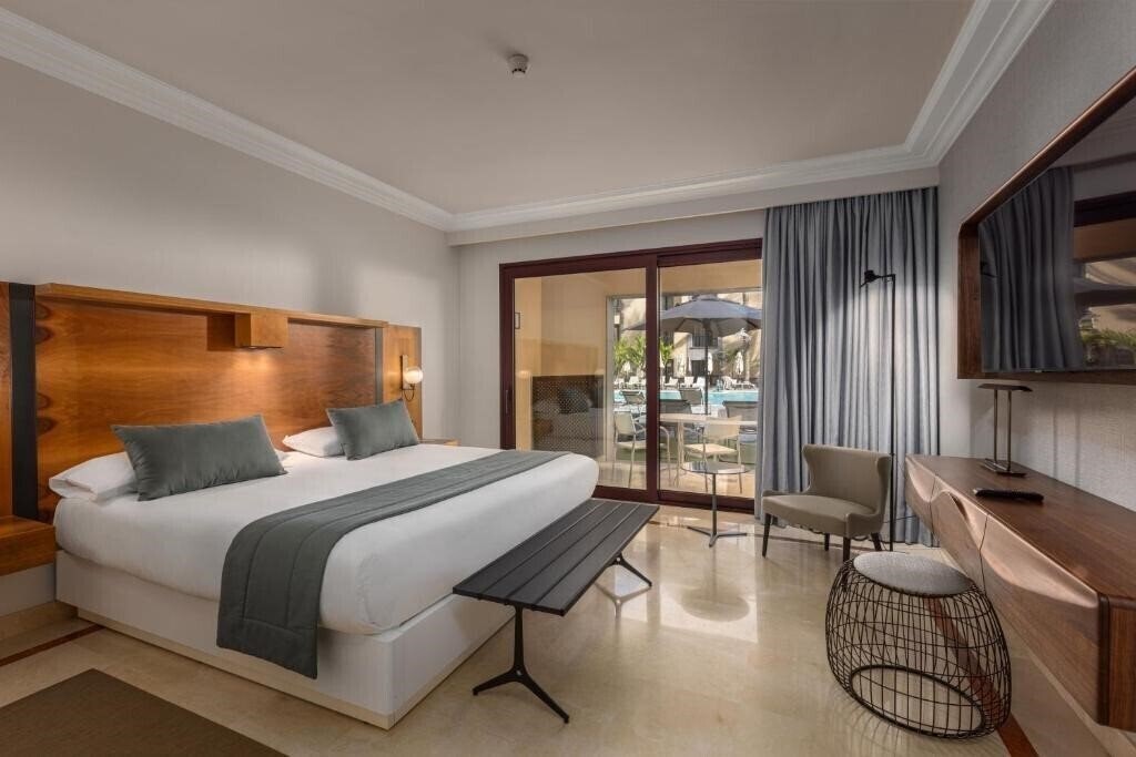Отель Lopesan Costa Meloneras Resort & SPA 4*