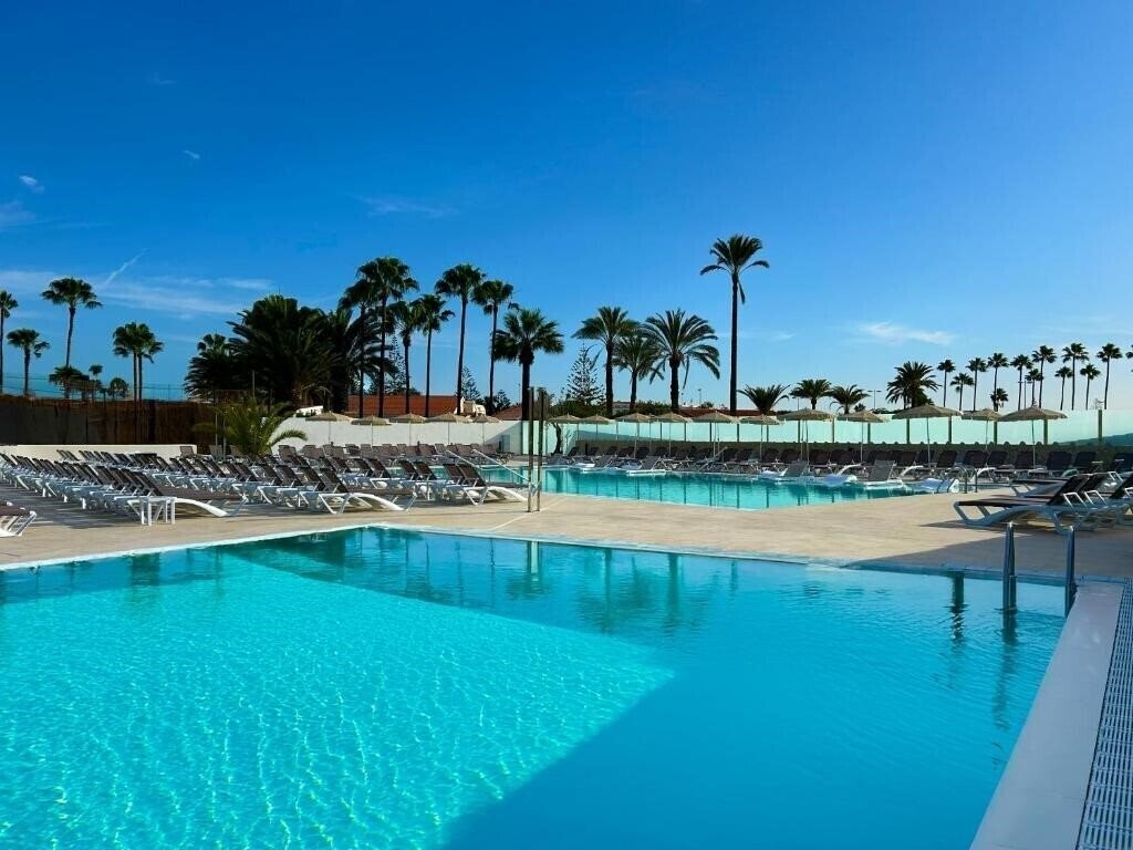 Отель HL Miraflor Suites 4*