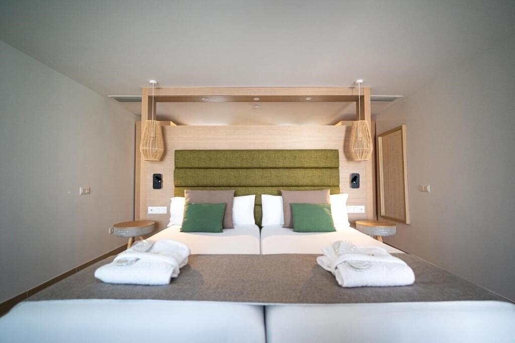 Фото Hl Miraflor Suites 4*