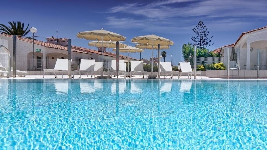 Готель Adonis Bungalows 3*
