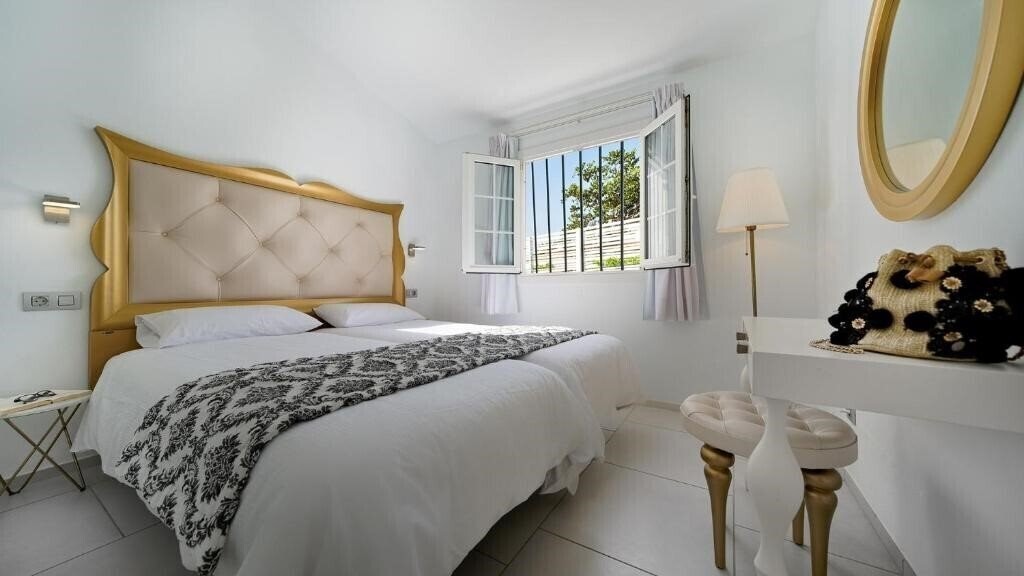 Фото Adonis Bungalows 3*