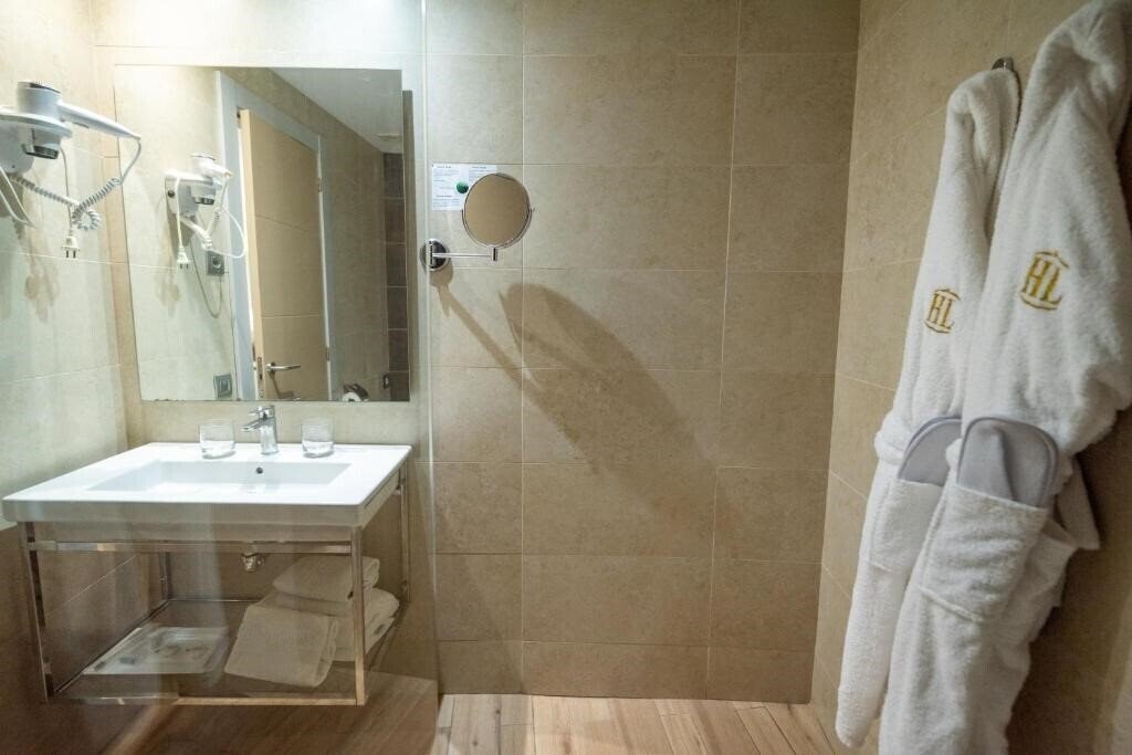 Фотография HL Suite Nardos 4*