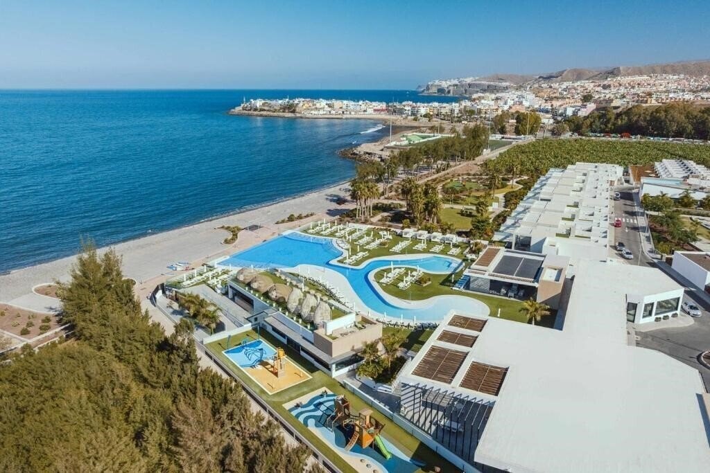 Готель Resort Cordial Santa Agueda & Perchel Beach Club 4*