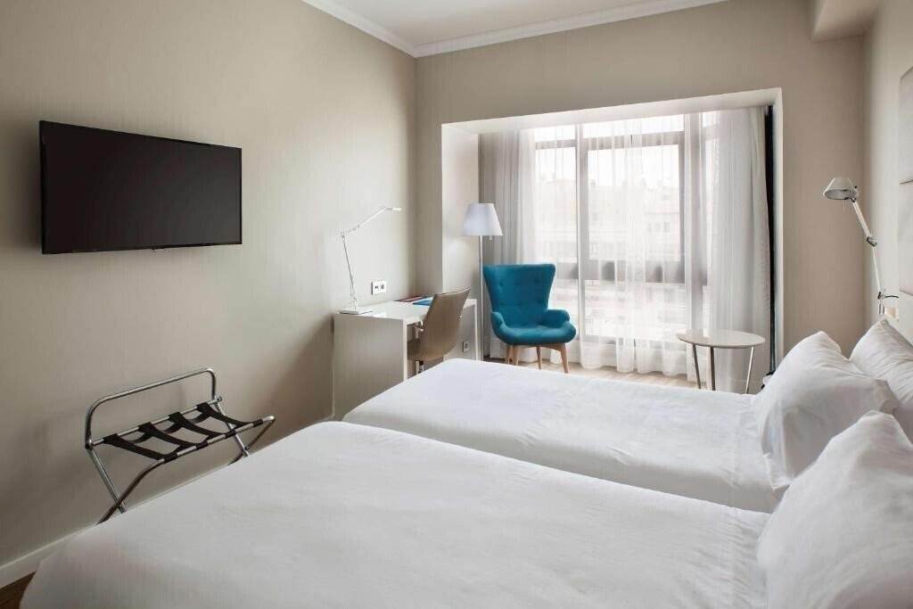 Отель Nh Las Palmas Playa Las Canteras 3*