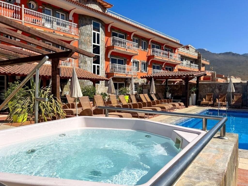 Отель La Aldea Suites 4*