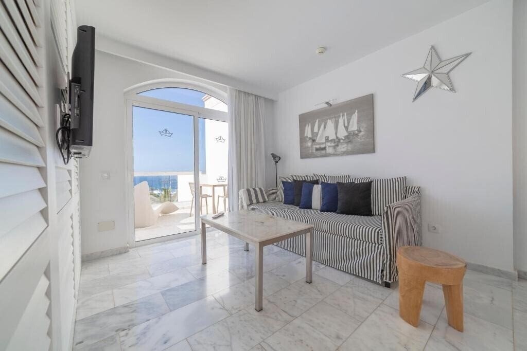 Фото Marina Bayview Apartments 4*