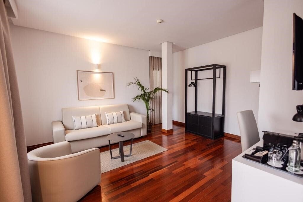 Картинка Escuela Santa Brigida 4*