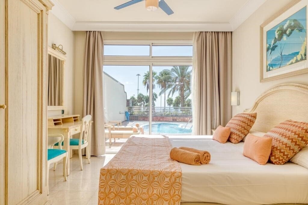 Фото Holiday Club Playa Amadores 5*
