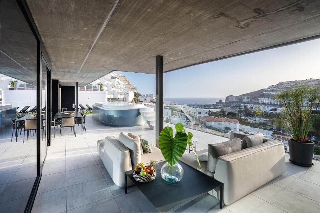 Отель The One Luxury Apartments 5*