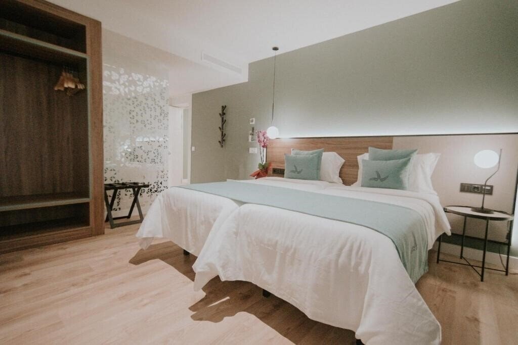 Отель Catalina Plaza Hotel Sostenible 3*