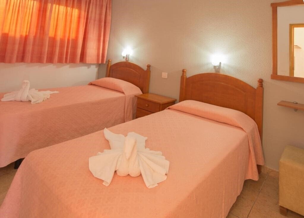 Фото Apartamentos Los Tilos 2*