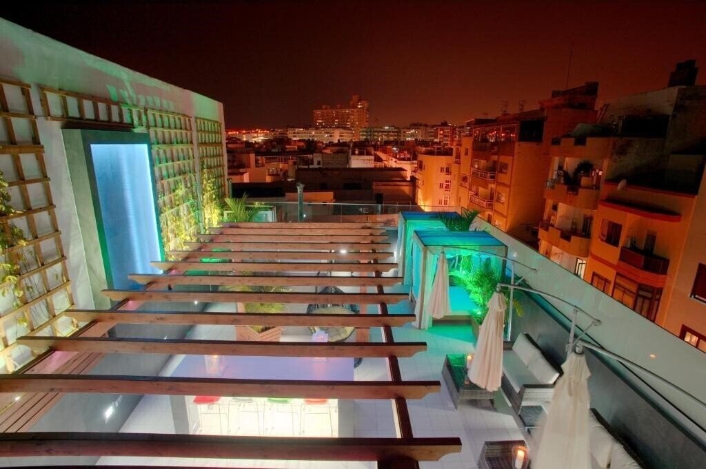 Отель Valentina Beach Apartments & Suites 3*