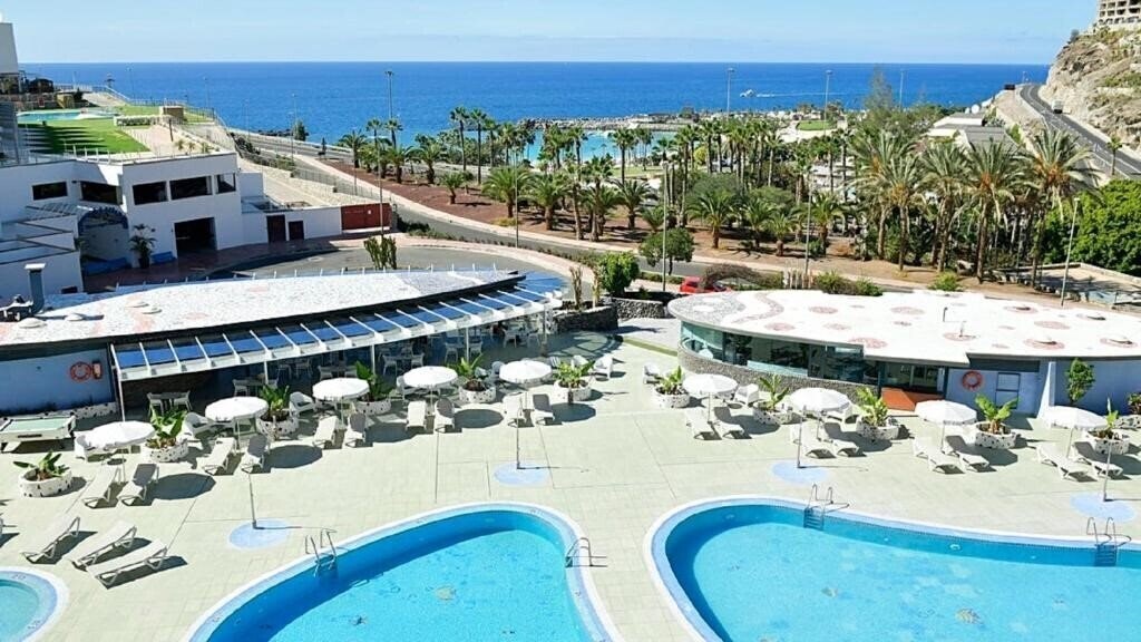 Отель Apartamentos Gran Amadores 3*