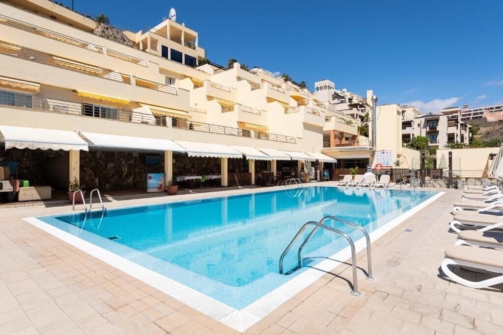 Отель Holiday Club Sol Amadores 4*