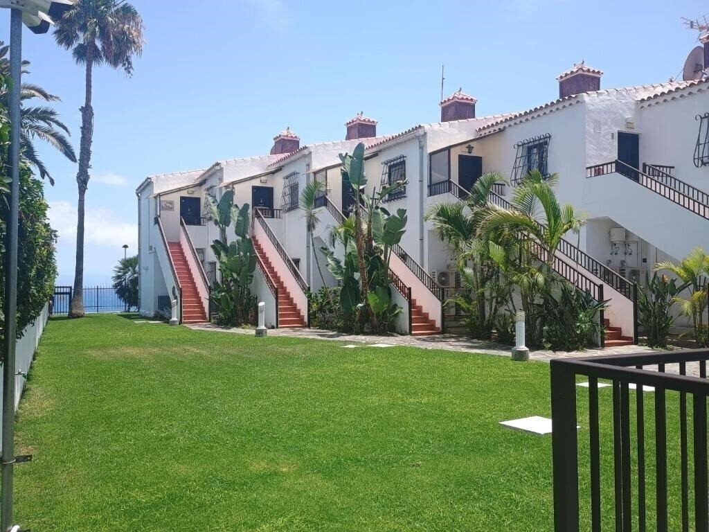 Отель Aparthotel Corona Roja 3*