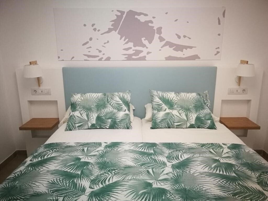 Изображение Aparthotel Corona Roja 3*