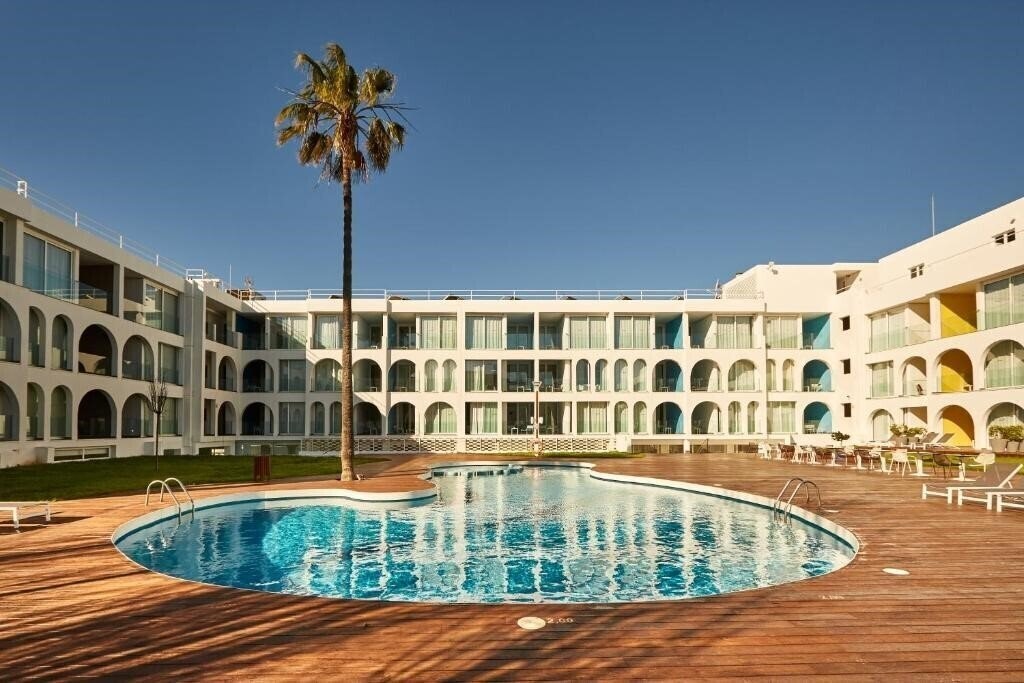Отель Apartamentos Ebano 4*