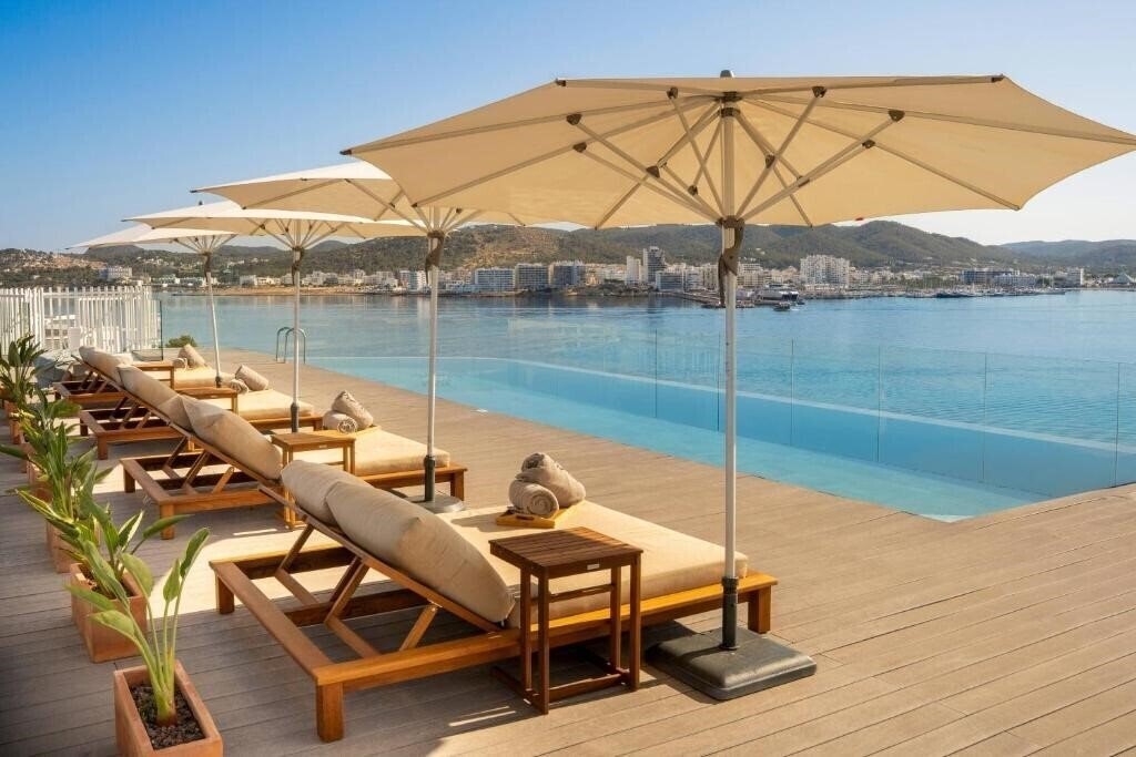 Готель Innside by Melia Ibiza Beach 4*