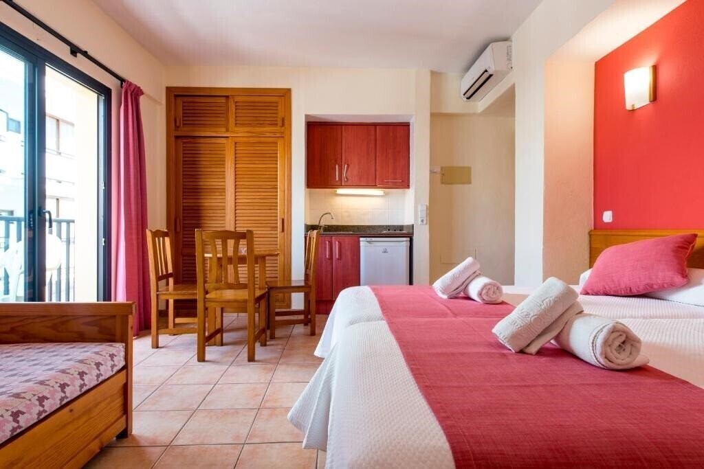 Фото Casa Maria (Sant Antoni De Portmany) 2*